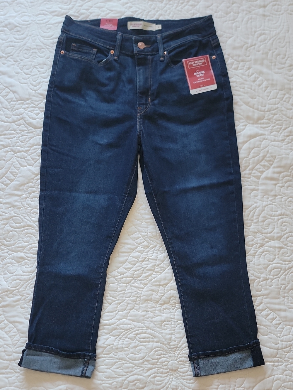 NWT Levi Strauss Co Mid Rise Capri Jeans Dark Wash Cuffed Hems